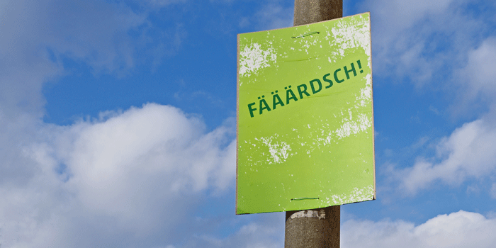 Grünes Plakat mit der Aufschrift FÄÄÄRDSCH!
